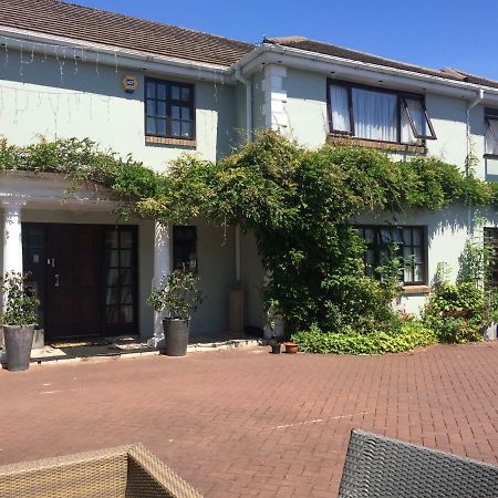 Parc Lodge Guesthouse Bridgend  Exteriör bild