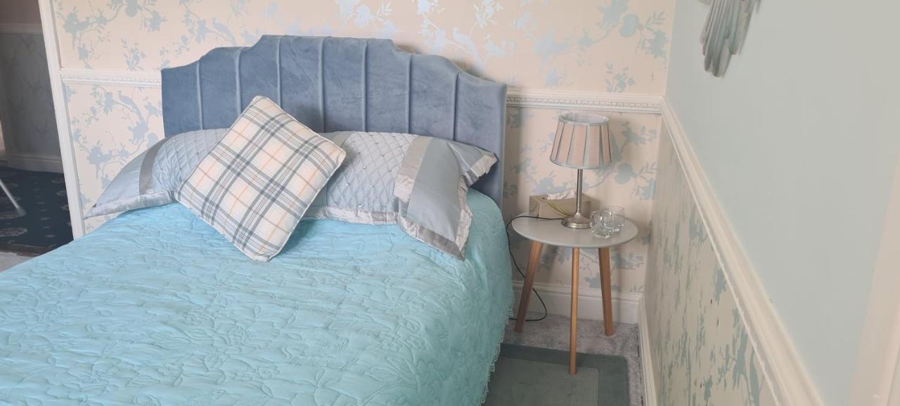 Parc Lodge Guesthouse Bridgend  Exteriör bild