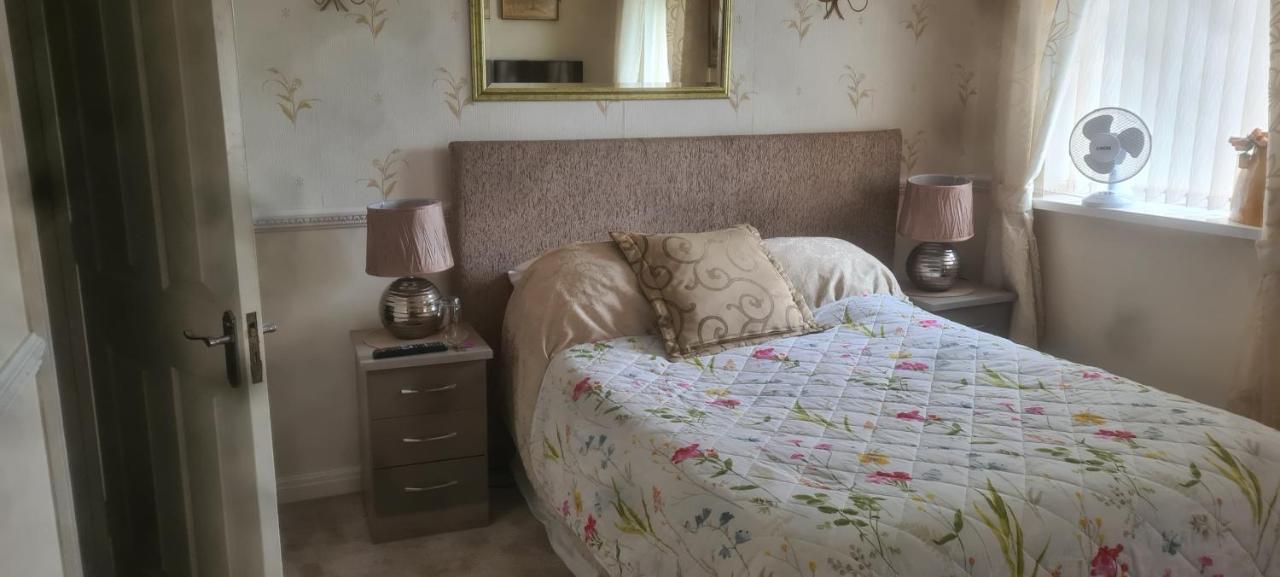 Parc Lodge Guesthouse Bridgend  Exteriör bild